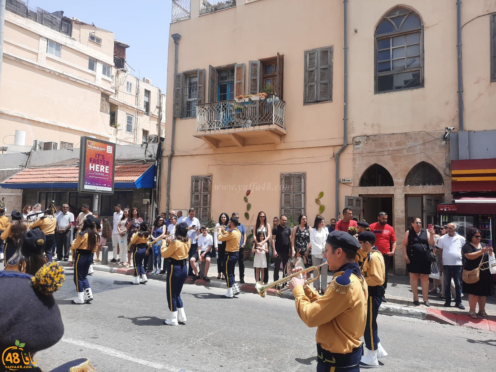 صور: استعراض كشفي ضخم في يافا بمناسبة يوم التقبيلة 